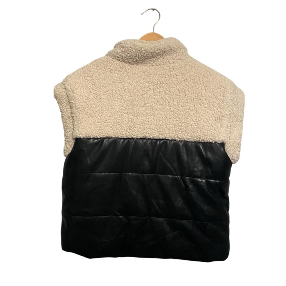 Aaron & Amber Sherpa and Faux Leather Snap Puffer Vest Size Medium - Picture 3 of 6